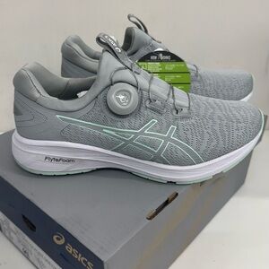 NWT ASICS Dynamis Gel Women’s Athletic Shoes - Size 7.5